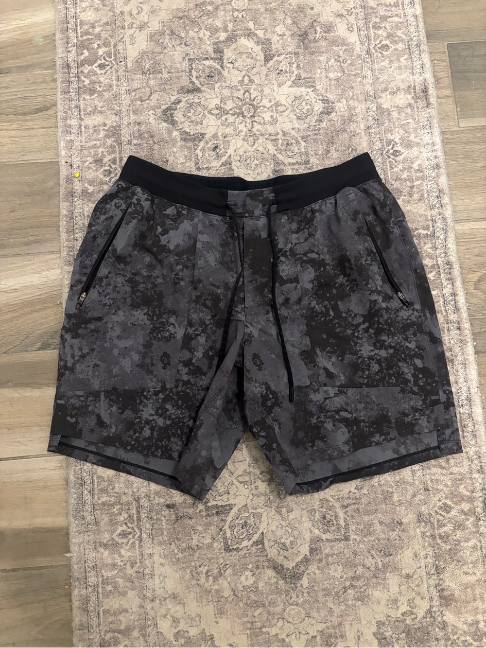 Lululemon Men’s License to Train Shorts L 7" inseam